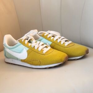 Nike RARE Pre Montreal sneakers